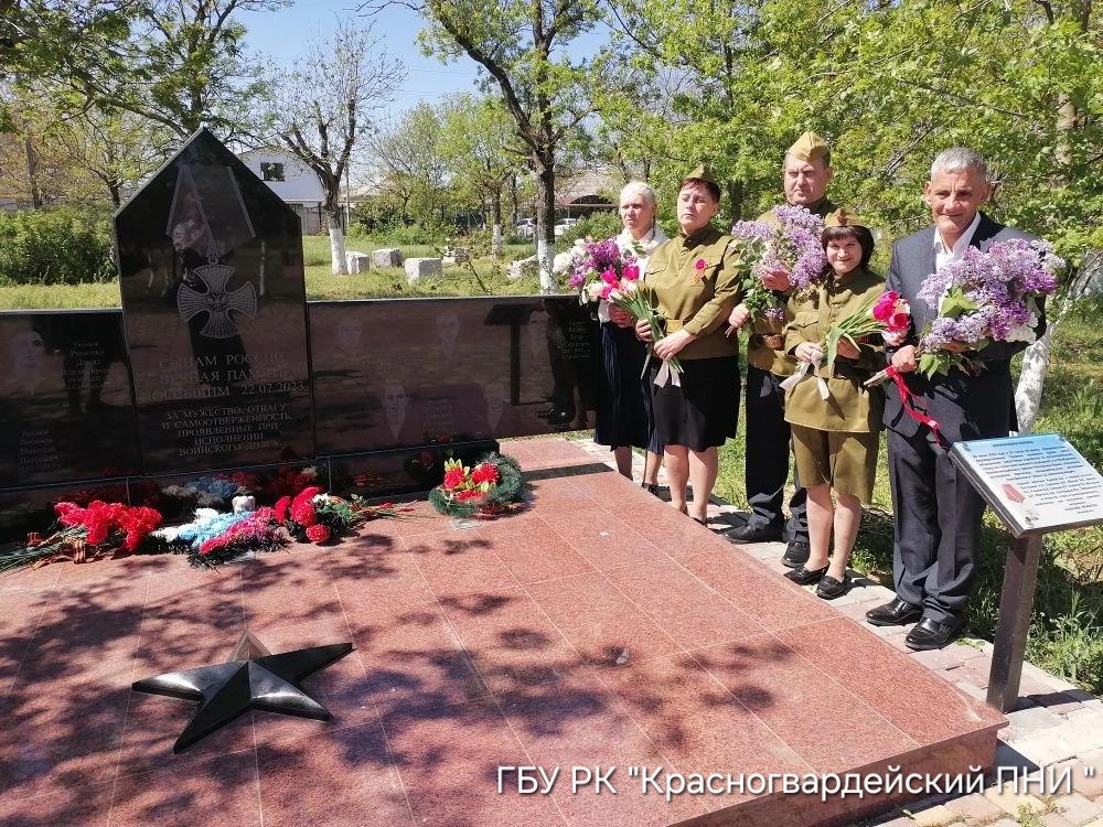Возложение цветов к Памятнику воинам-освободителям